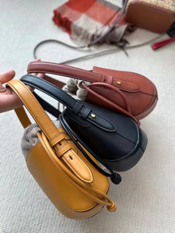 2025 New Black Niche Retro Cowhide Lucky Bag Vegetable Basket Bucket Bag Women's Minimalist Drawstring Canvas Inner Pocket Wrist Handbag