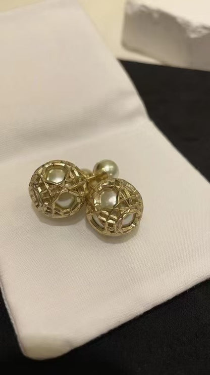 New Tribales Hollow Metal CD Pearl Earrings Two-wear Retro French Style Niche Earrings