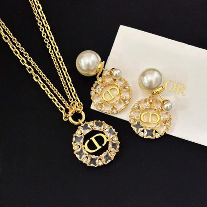 Letter CD Women‘s ’Ins Niche Light Luxury Diamond Clavicle Necklace