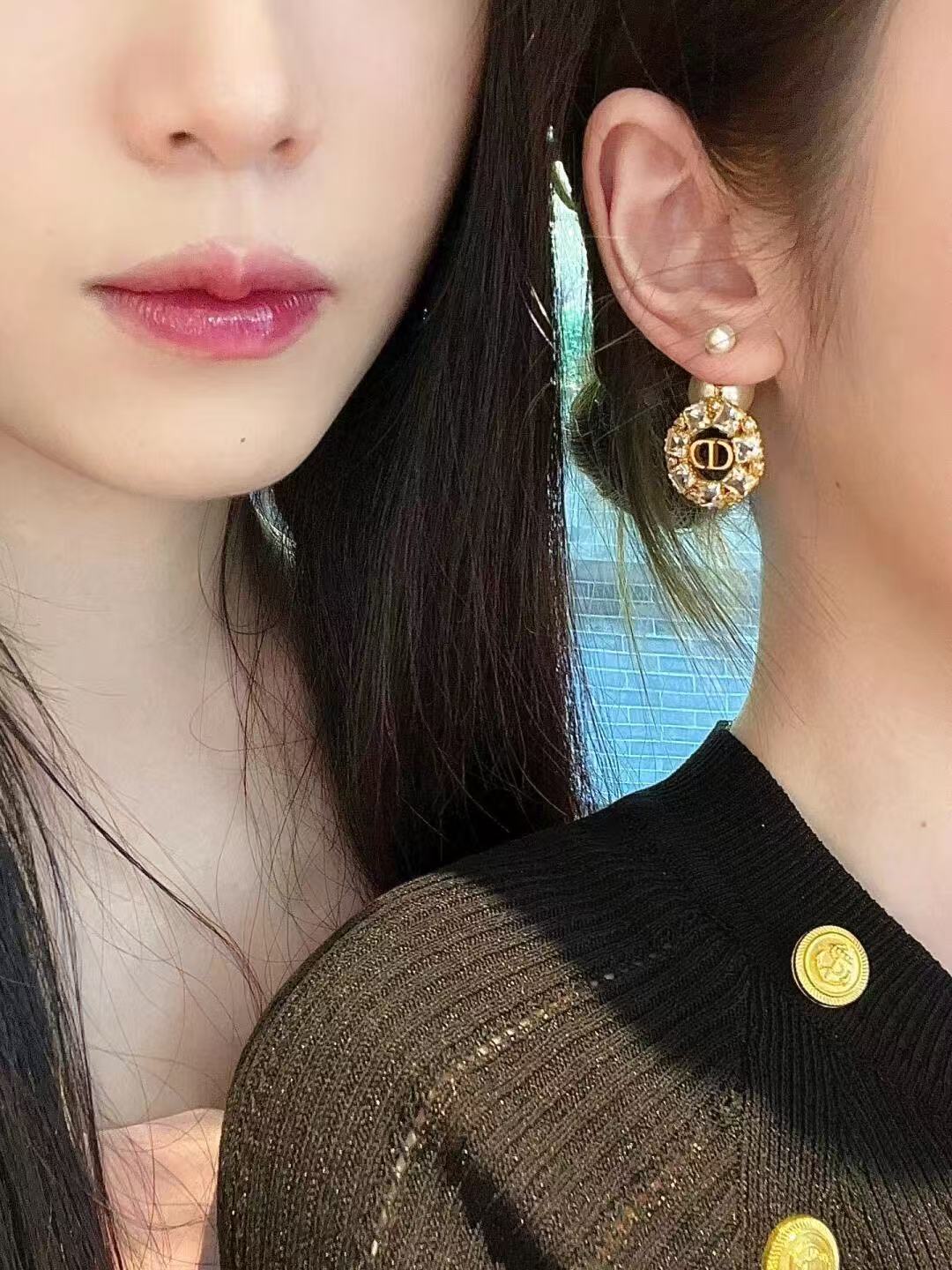 French Retro Front And Back Pearl Earrings Women's Light Luxury Round Letter Square Diamond Earrings