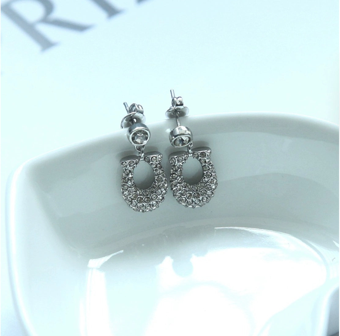 2025 Women's Gold Silver COA Inlaid Diamonds C Letter Pattern Logo Earrings Jewerly
